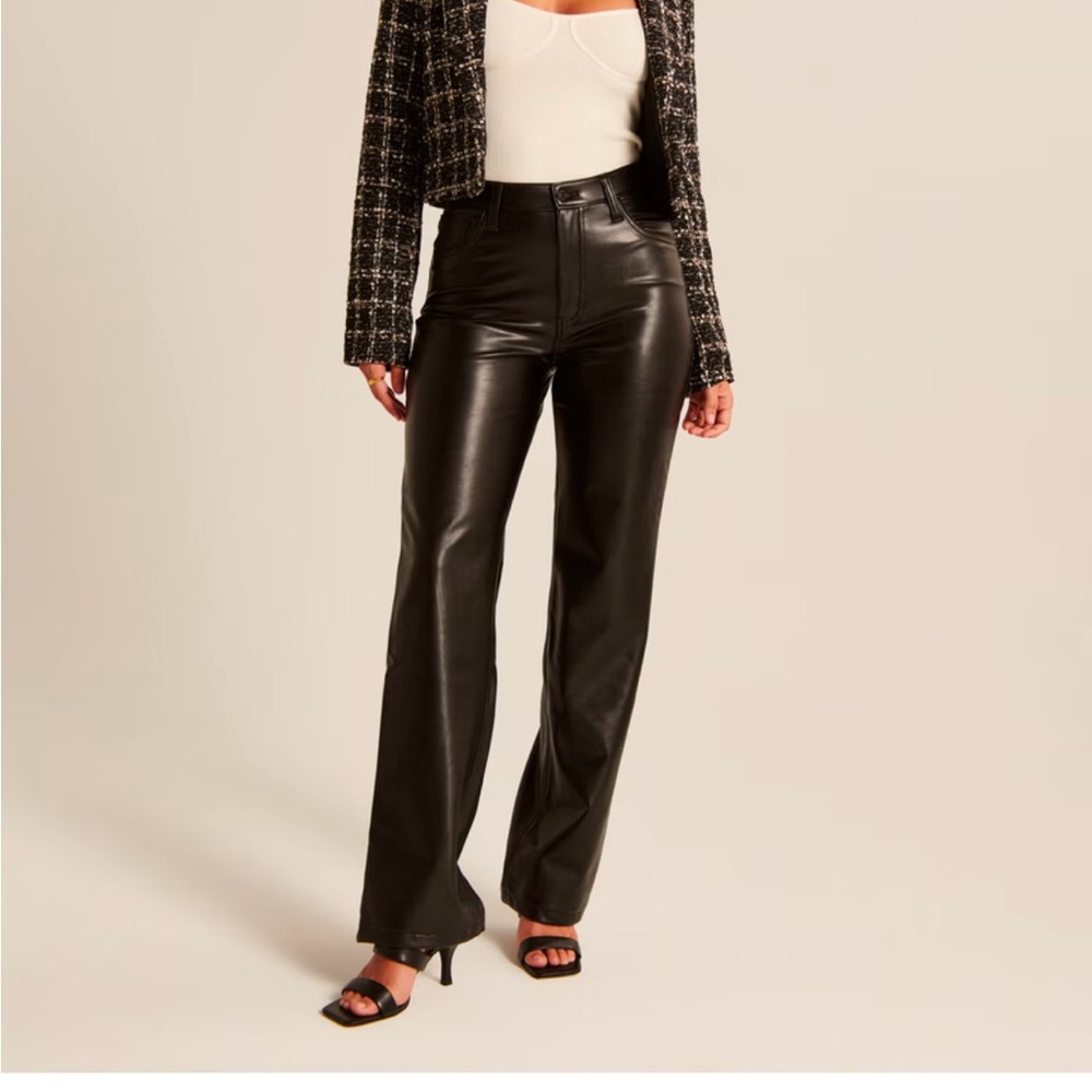 Abercrombie Curve Love Vegan Leather 90s Relaxed Pant